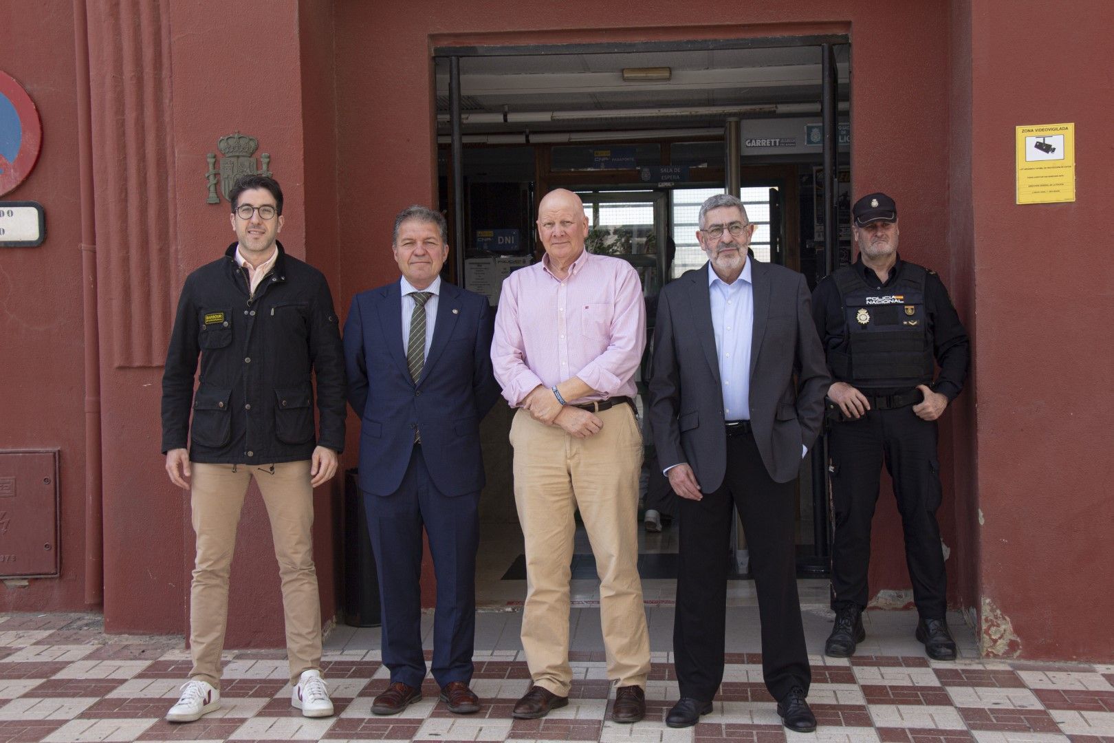 El COMCE se reúne con la Policía Nacional para fortalecer la seguridad en el ámbito sanitario