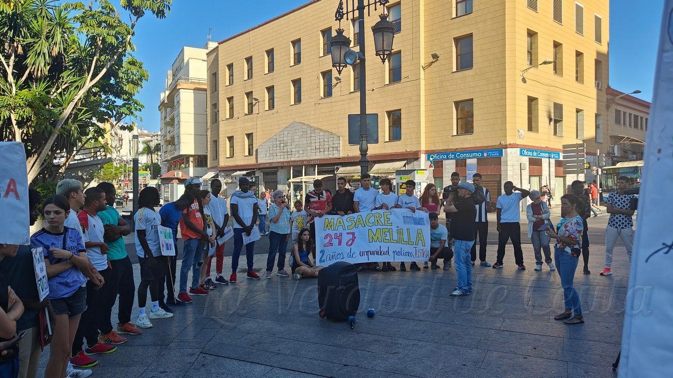 Círculo del Silencio en Ceuta en memoria de la “masacre de Melilla”