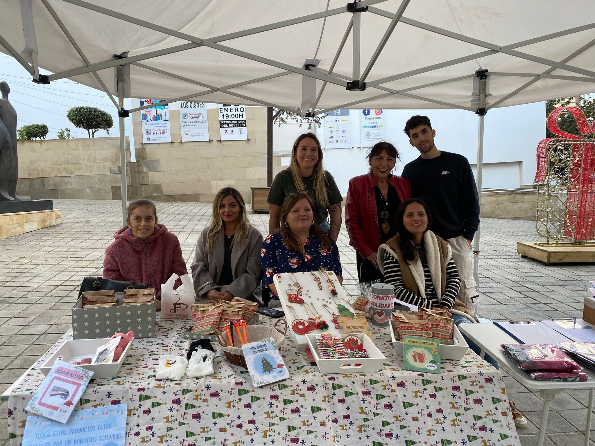 Stand de PROI esta tarde en el Revellín 