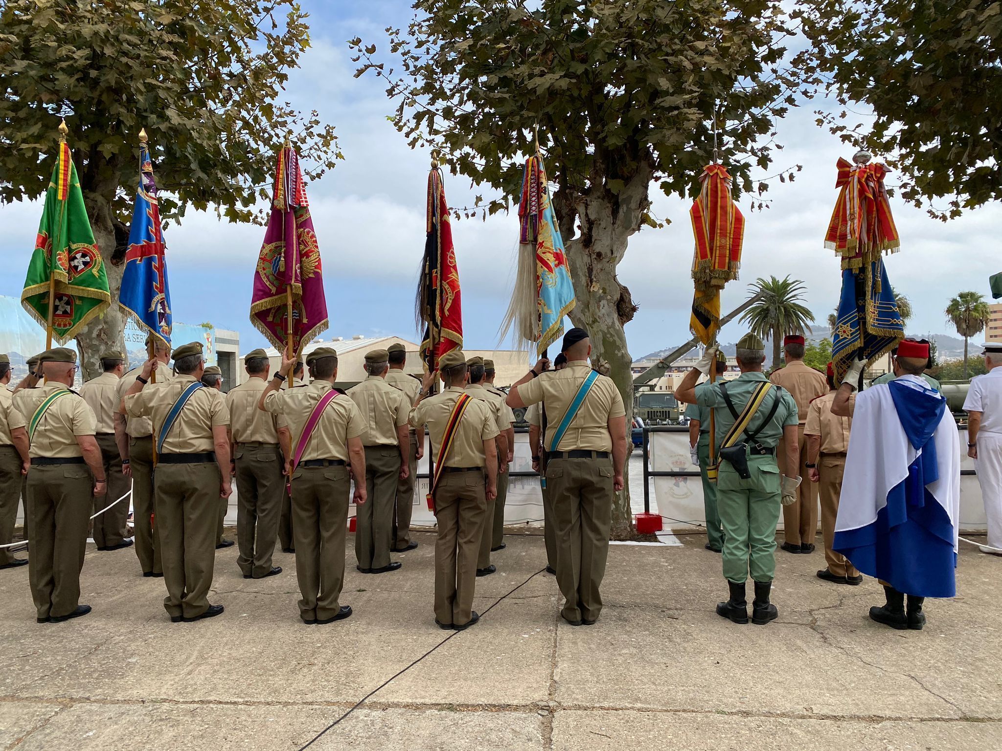 Grupo de militares durante la conmemoración en formación