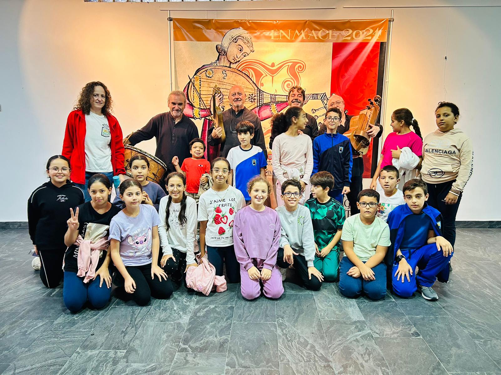 Artefactum ofrece el concierto "Medievo: pasen y vean" a un grupo de escolares de la ciudad