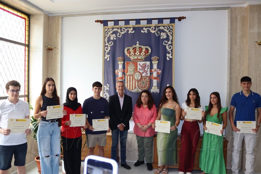 Cristina Pérez felicita a los mejores alumnos de la reciente EBAU