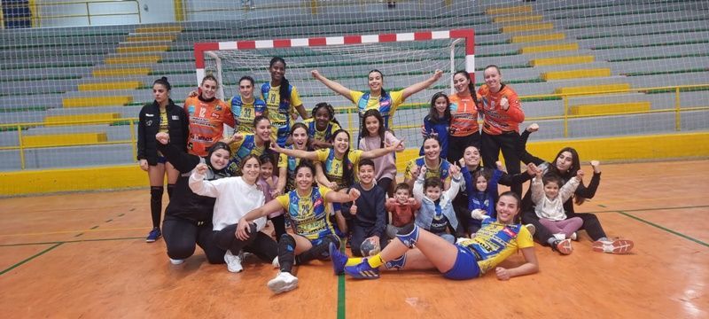 El Estudiante de Balonmano brilla y gana ante el Base Villaverde (28-21)