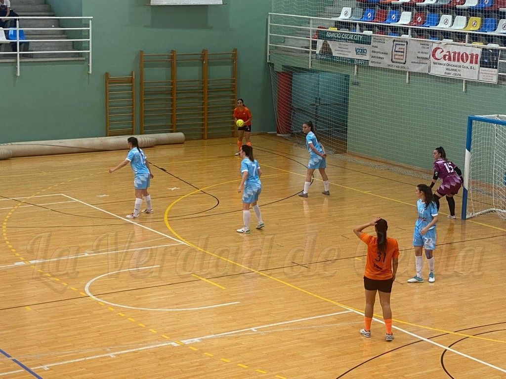 El Camoens logra su primera victoria de la temporada ante el colista Fuenlabrada (4-0)