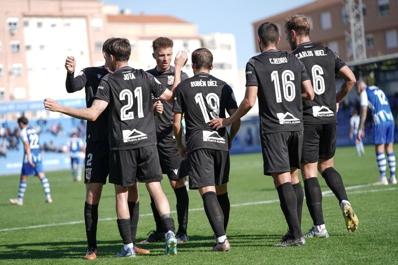 La AD Ceuta vuelve a empatar tras un partido irregular (1-1) 