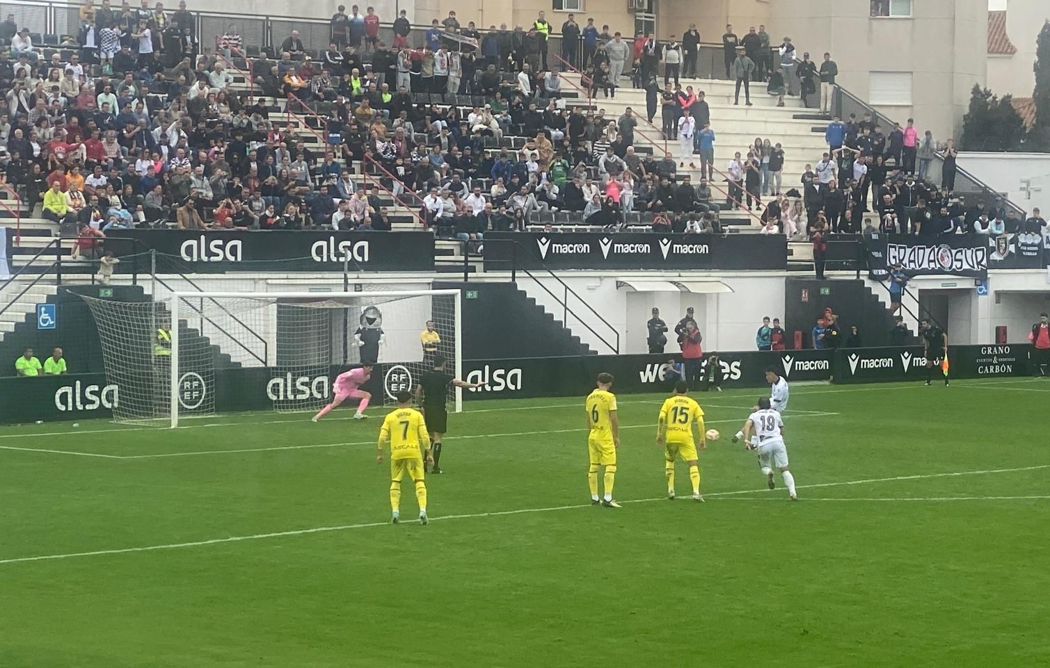 El Ceuta sólo puede empatar de penalti ante el Villarreal B (1-1)