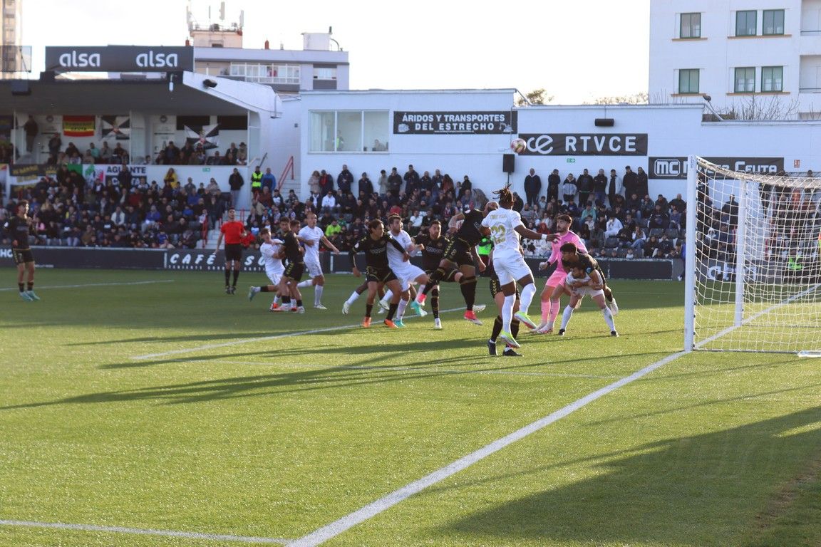La AD Ceuta busca seguir escalando en la clasificación ante el Atlético Sanluqueño 