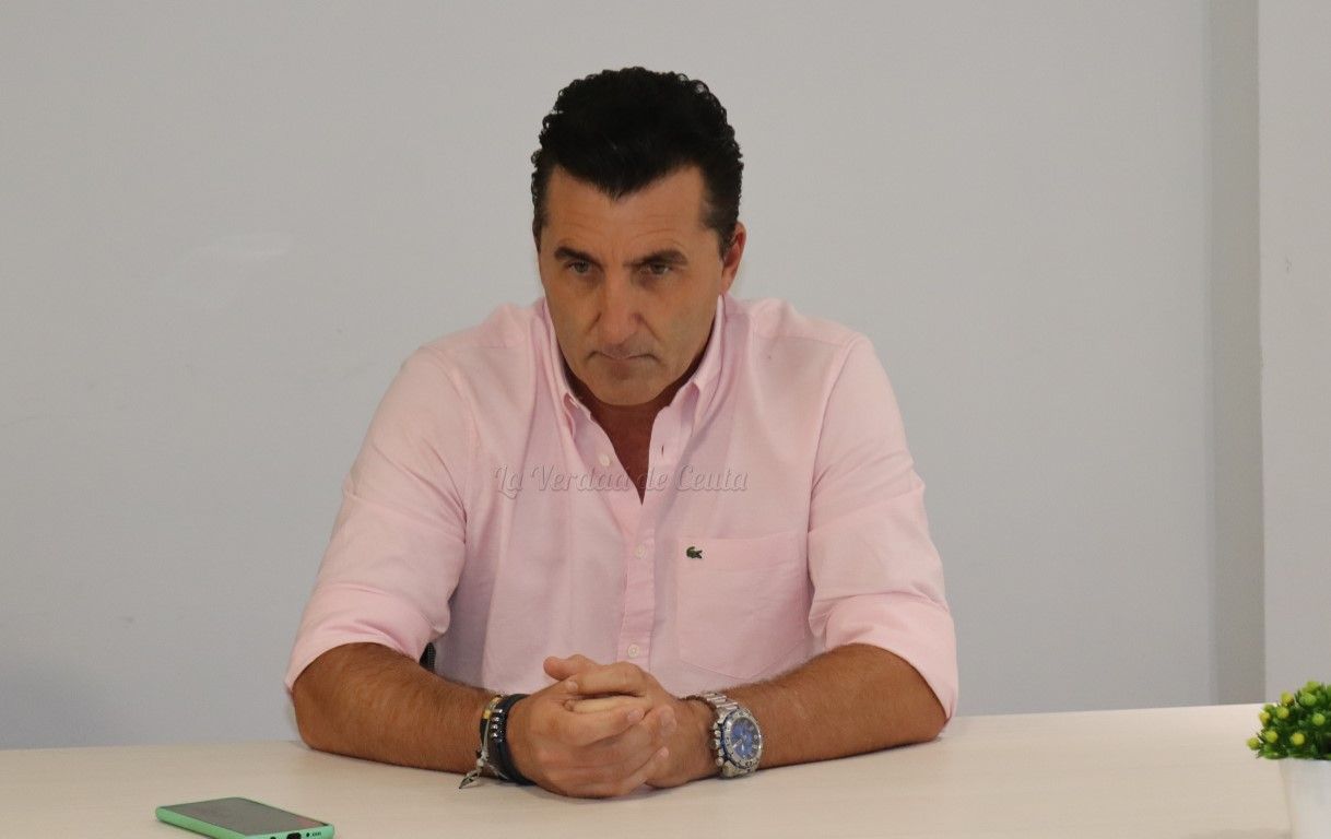 El Ceuta anuncia la renovación oficial de Edu Villegas hasta 2026