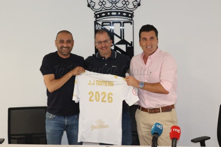 José Juan Romero: “estoy muy feliz porque en el Ceuta me siento muy realizado y en mi casa”