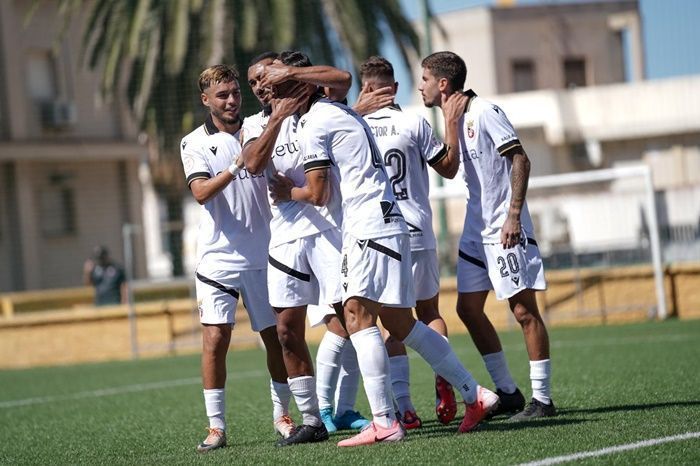 La AD Ceuta “B” vence en el primer tiempo al UD Tomares (3-0) 