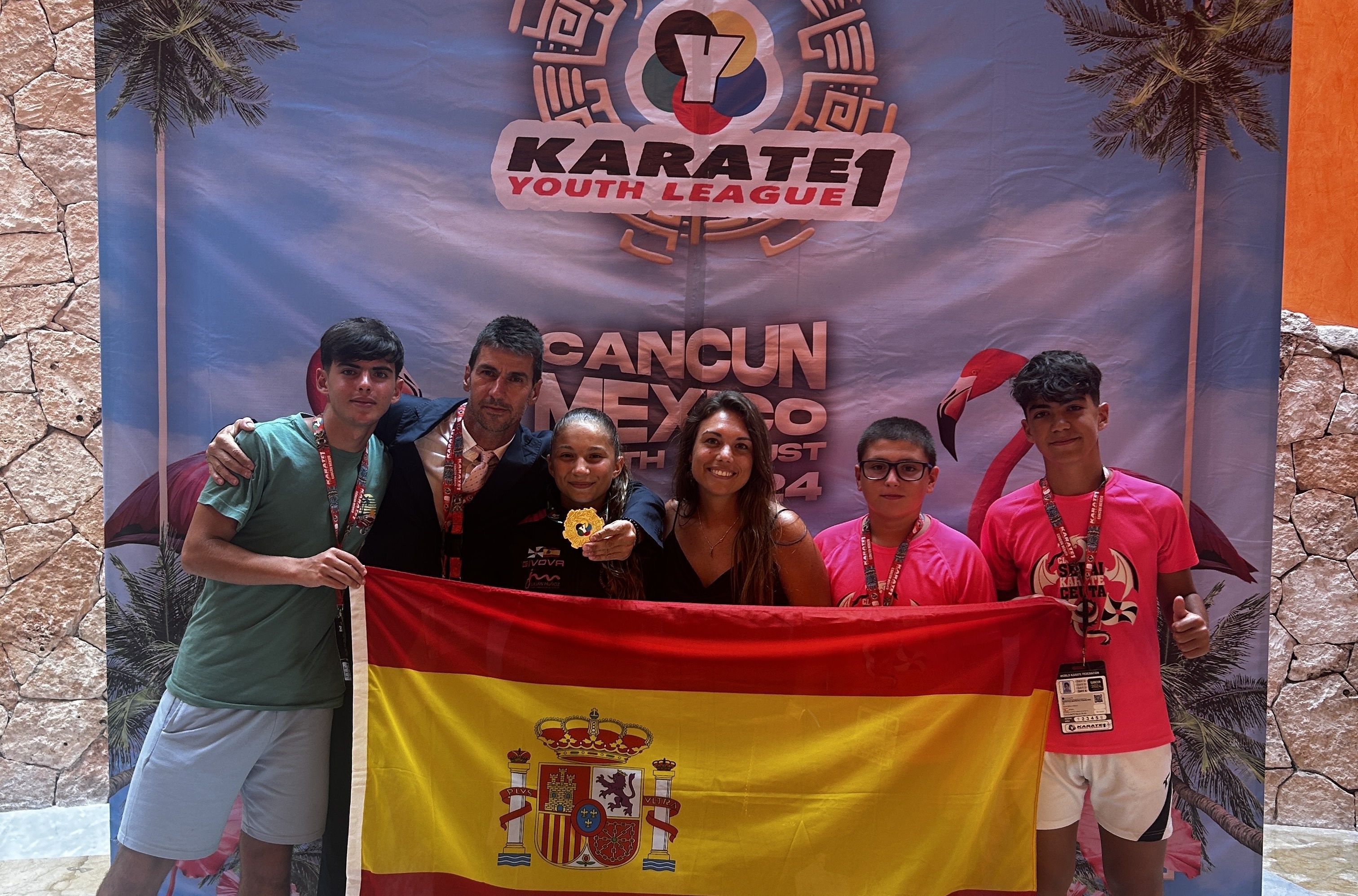 Julia Melgar gana el oro en kárate en la Youth League de Cancún (México)