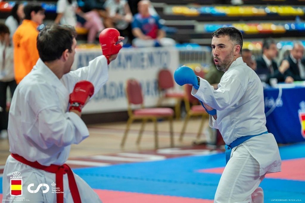 Veteranos del club Sepai de Karate destacan en la Primera Liga Nacional en Guadalajara