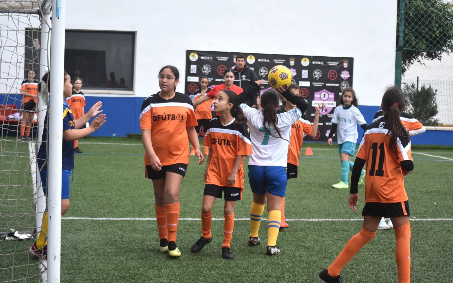Doble estreno en la Liga Escolar Femenina con las categorías Benjamín e Infantil
