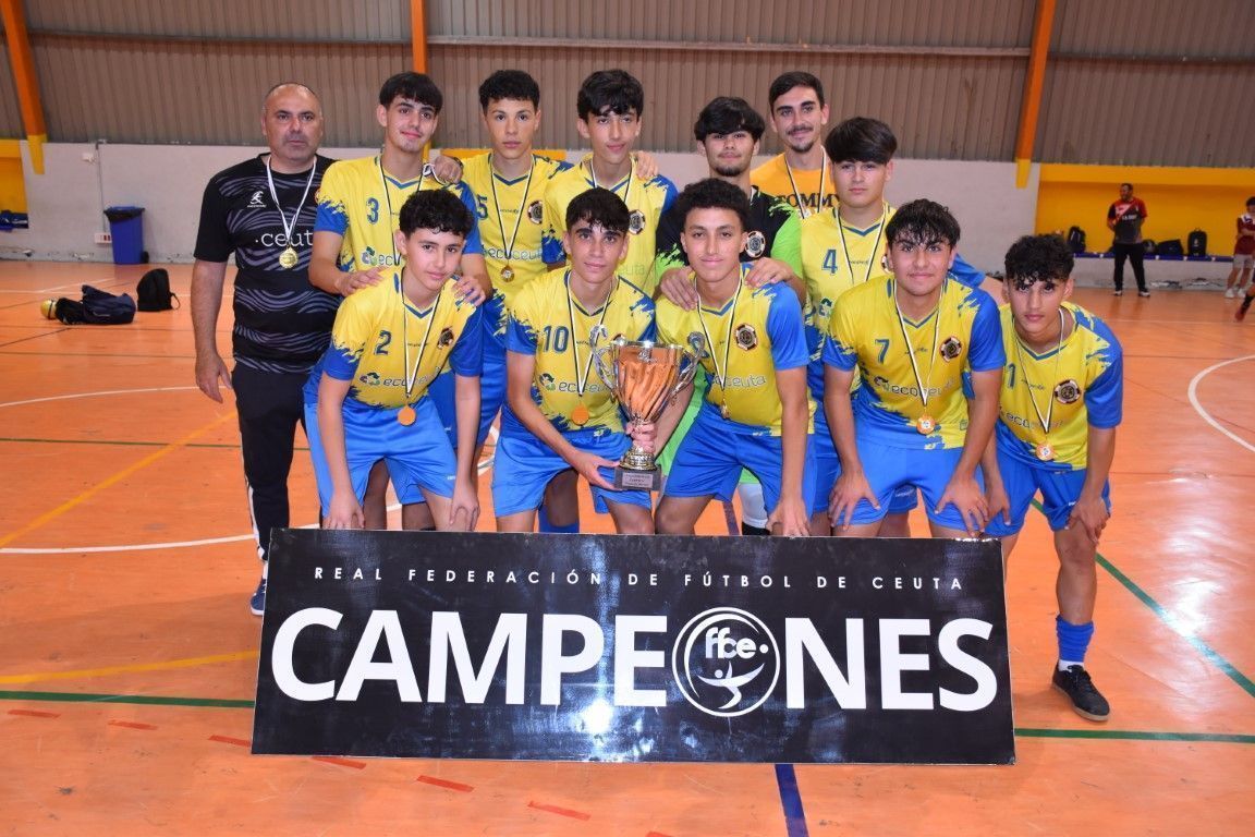 Polillas Ceuta y Deportivo Ceutí recogen sus trofeos de campeón y subcampeón de la Liga Cadete Sala