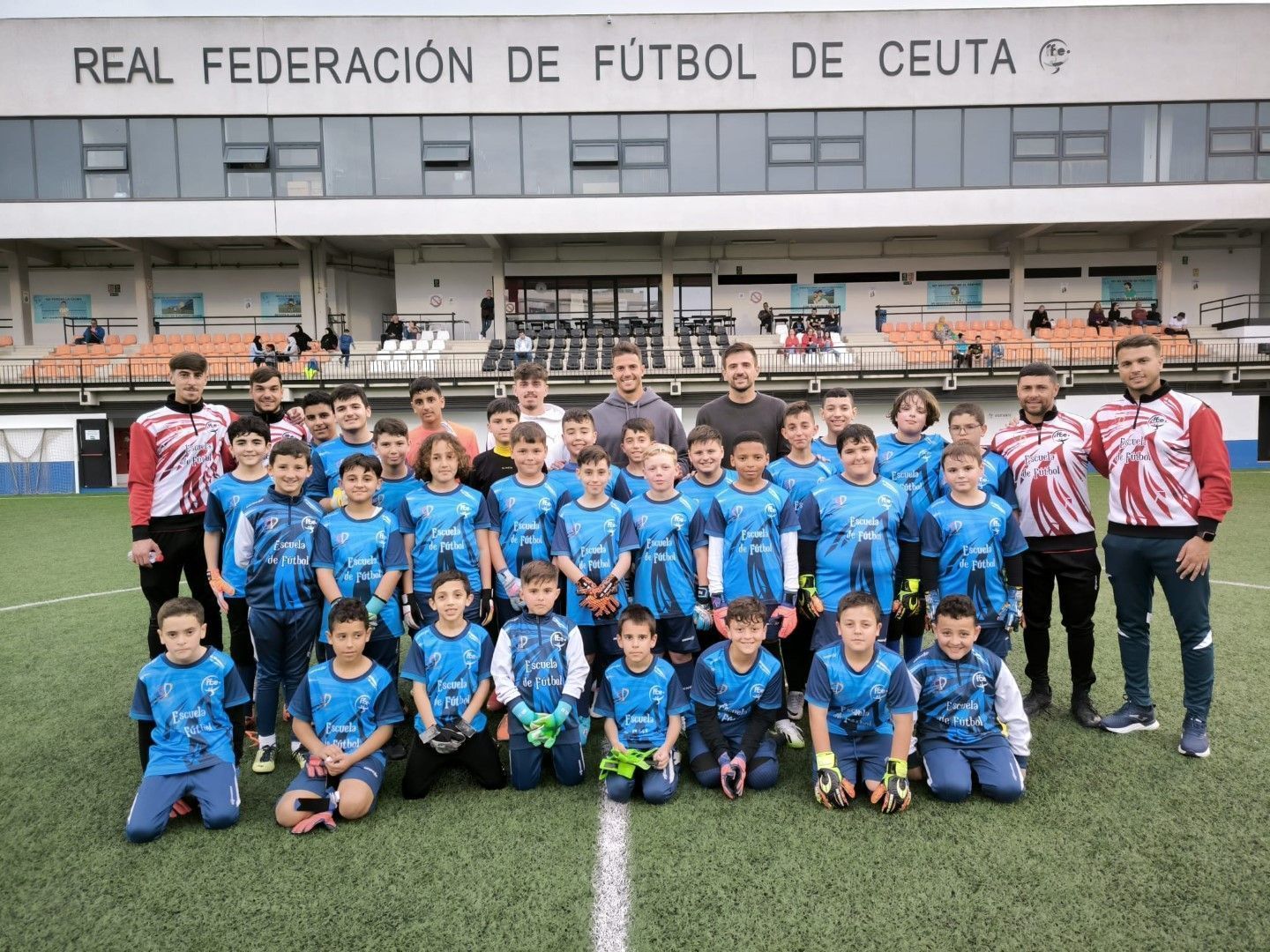 Los guardametas de la AD Ceuta FC visitan la Escuela de Porteros de la RFFCE