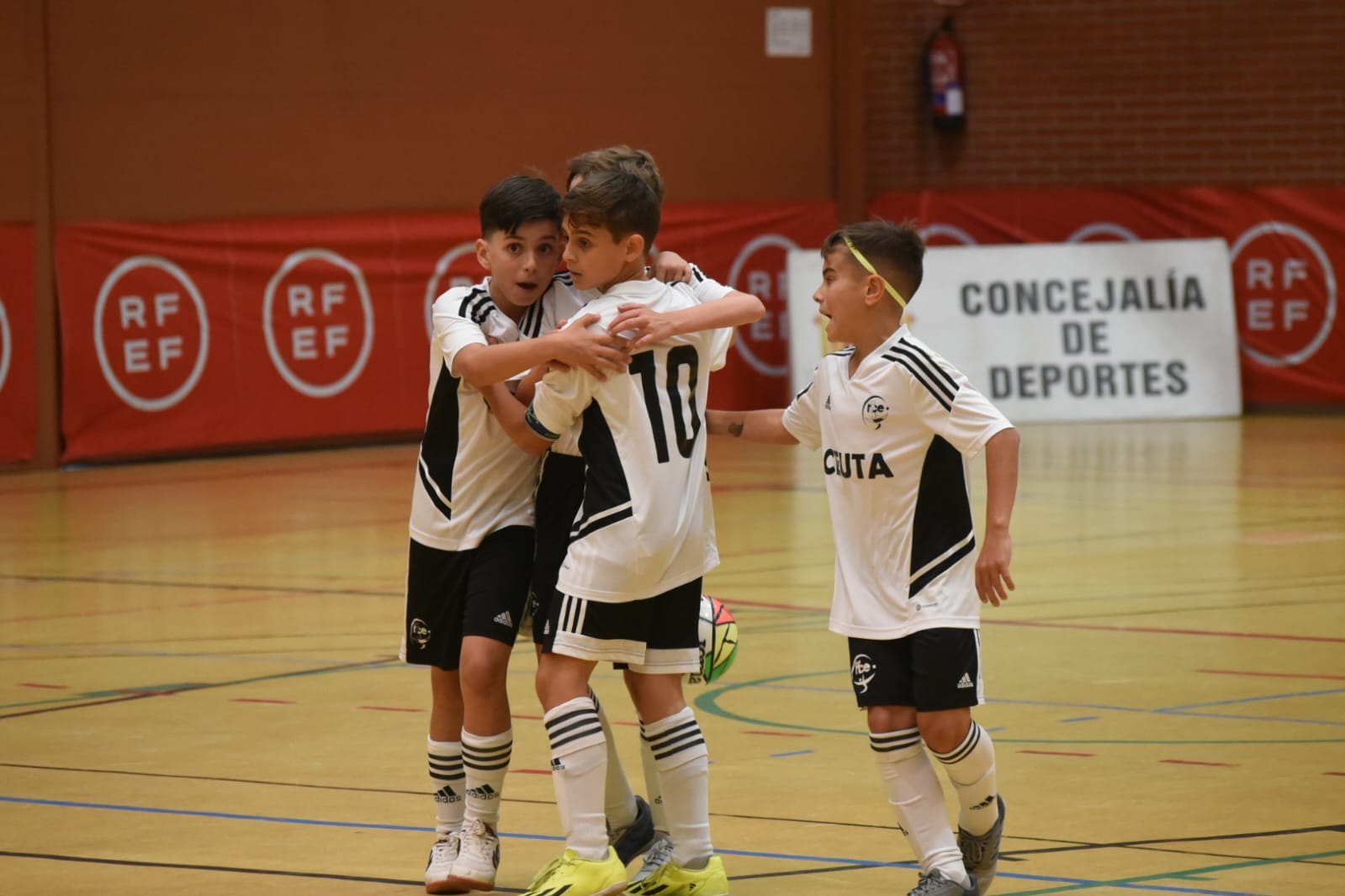 Los benjamines inician el Campeonato de España con dos goleadas, una a favor y otra en contra