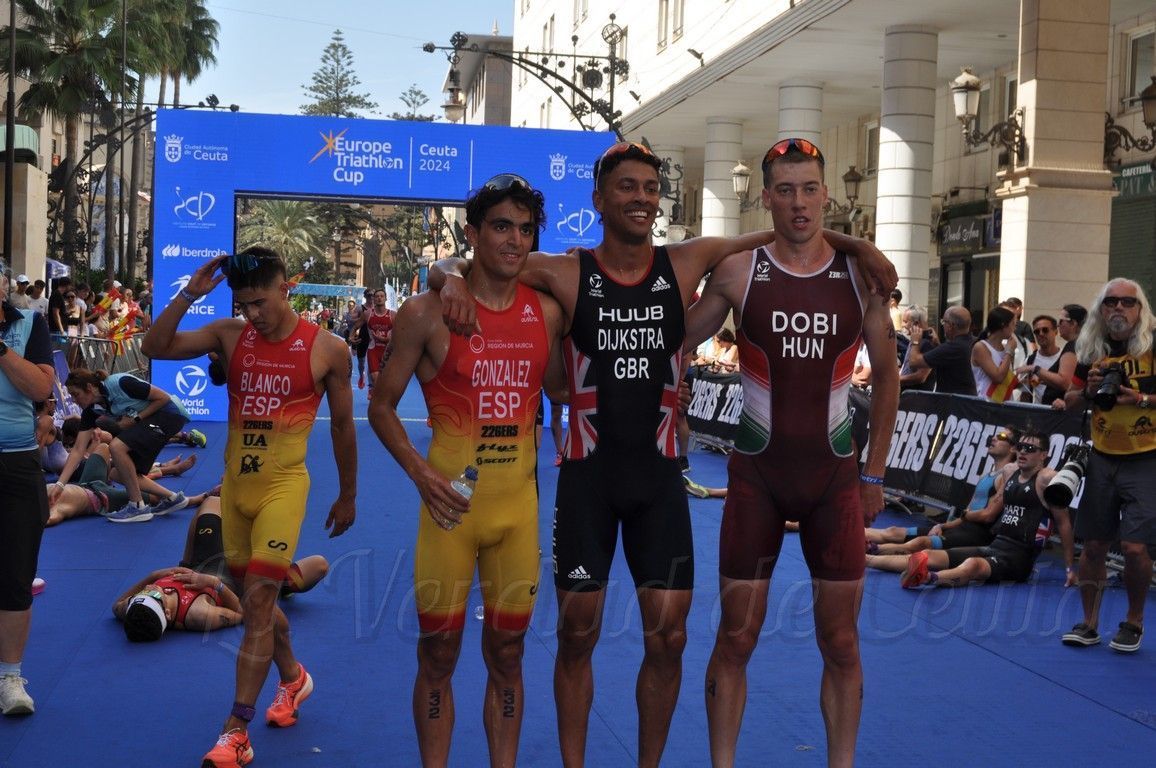 El inglés Ben Dijkstra vence al sprint al español Pelayo González en Ceuta