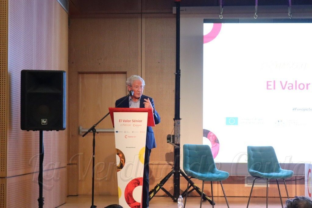 Fernando Ónega, reconocido periodista y director del diario "65 y más" también intervino en el acto Camara El Valor Senior 09