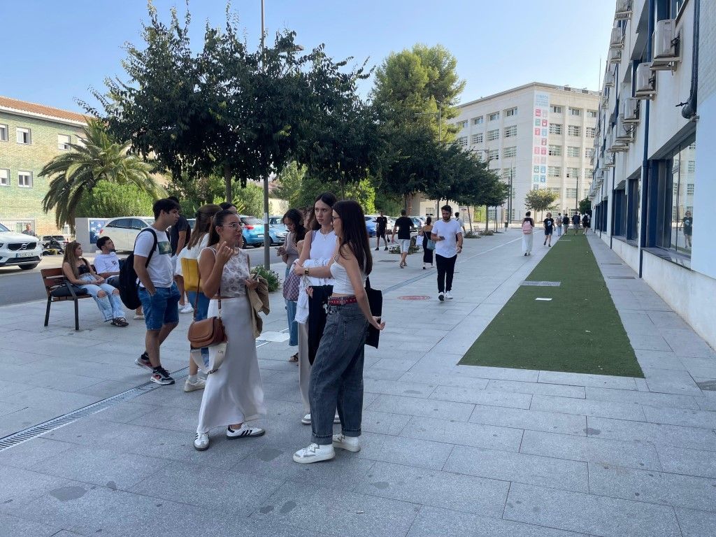 El PSOE dice que el Gobierno de Sánchez duplica las ayudas al desplazamiento para estudiantes de Ceuta