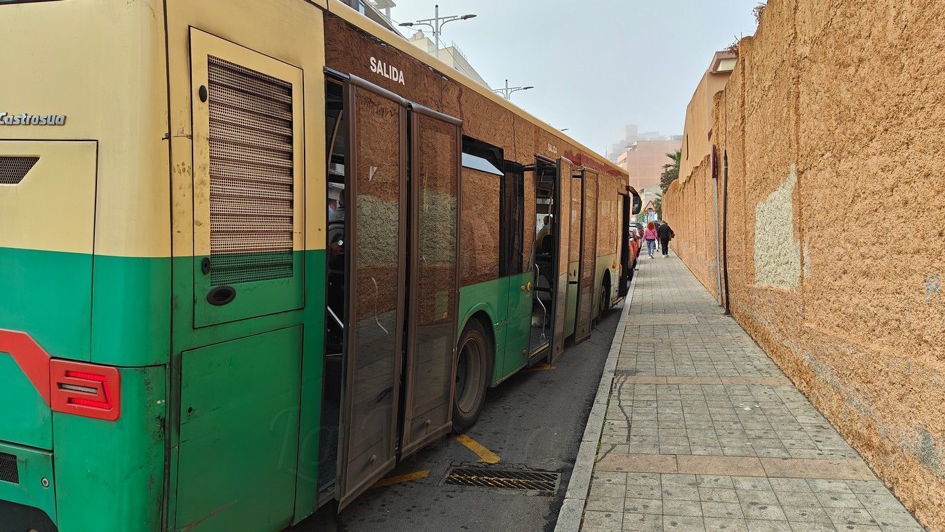 El MDyC critica que “llegan los autobuses híbridos, pero seguimos con paradas tercermundistas”