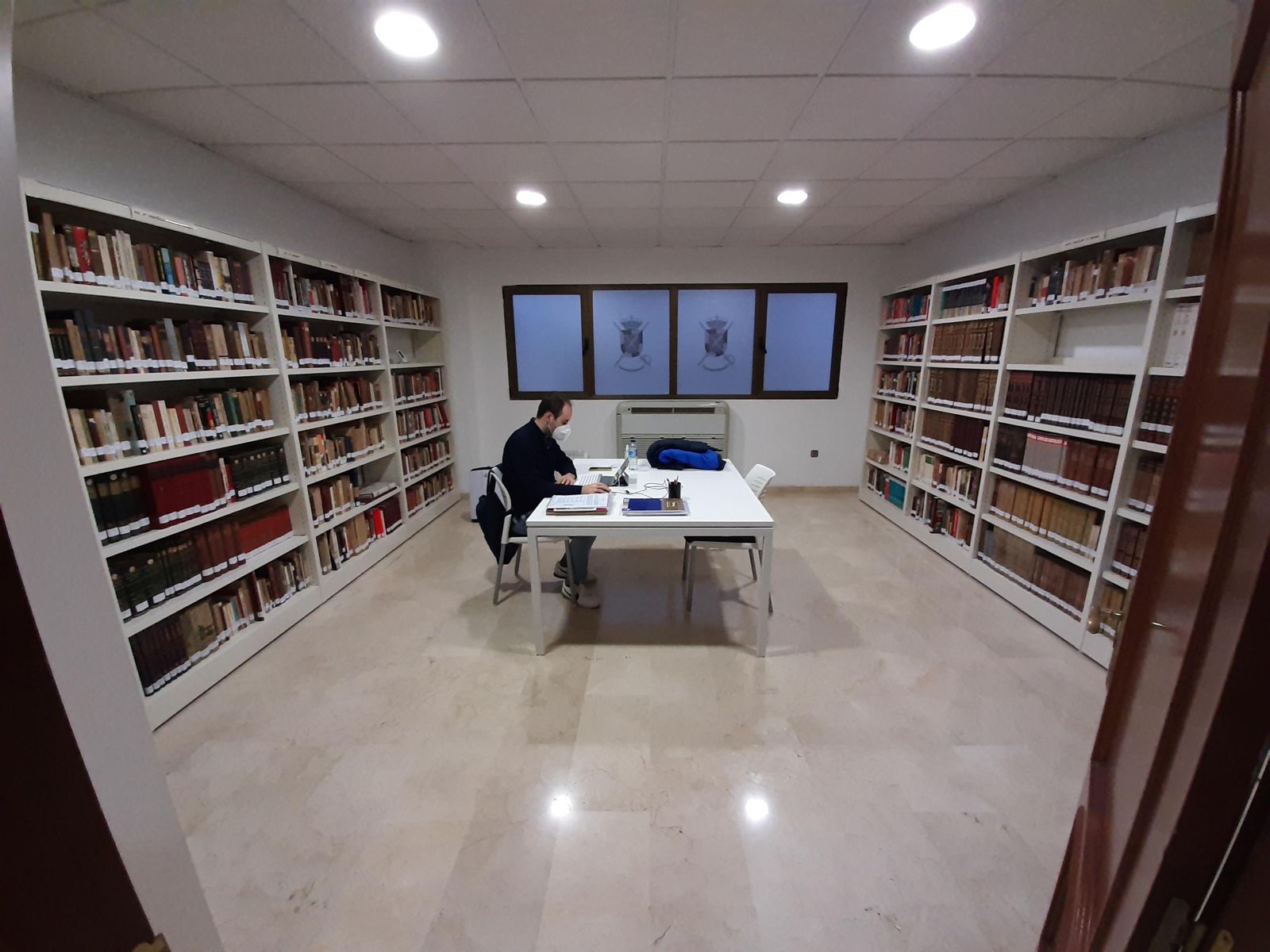 La Biblioteca Militar inaugura la actividad "Un café, un libro"