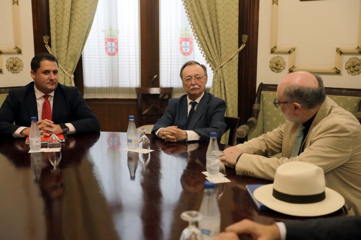 Vivas repasa con el presidente del Grupo Tragsa los proyectos entre la Ciudad y la empresa pública