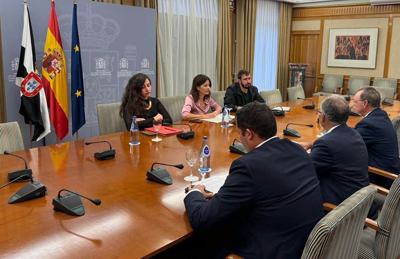 Vivas vuelve a pedir a la ministra Sira Rego una solución para los menores