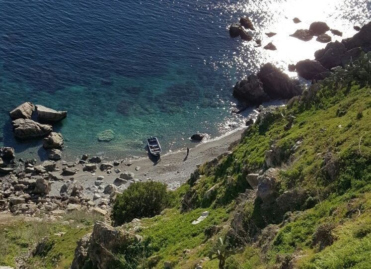 Hallan el cadáver de un inmigrante flotando cerca de la playa del Sarchal