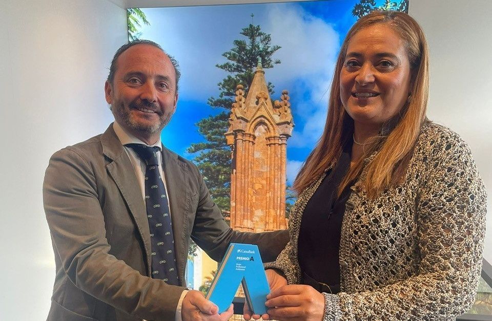 Fatiha Lahasen, premio a la mujer profesional autónoma de Andalucía, Ceuta y Melillla