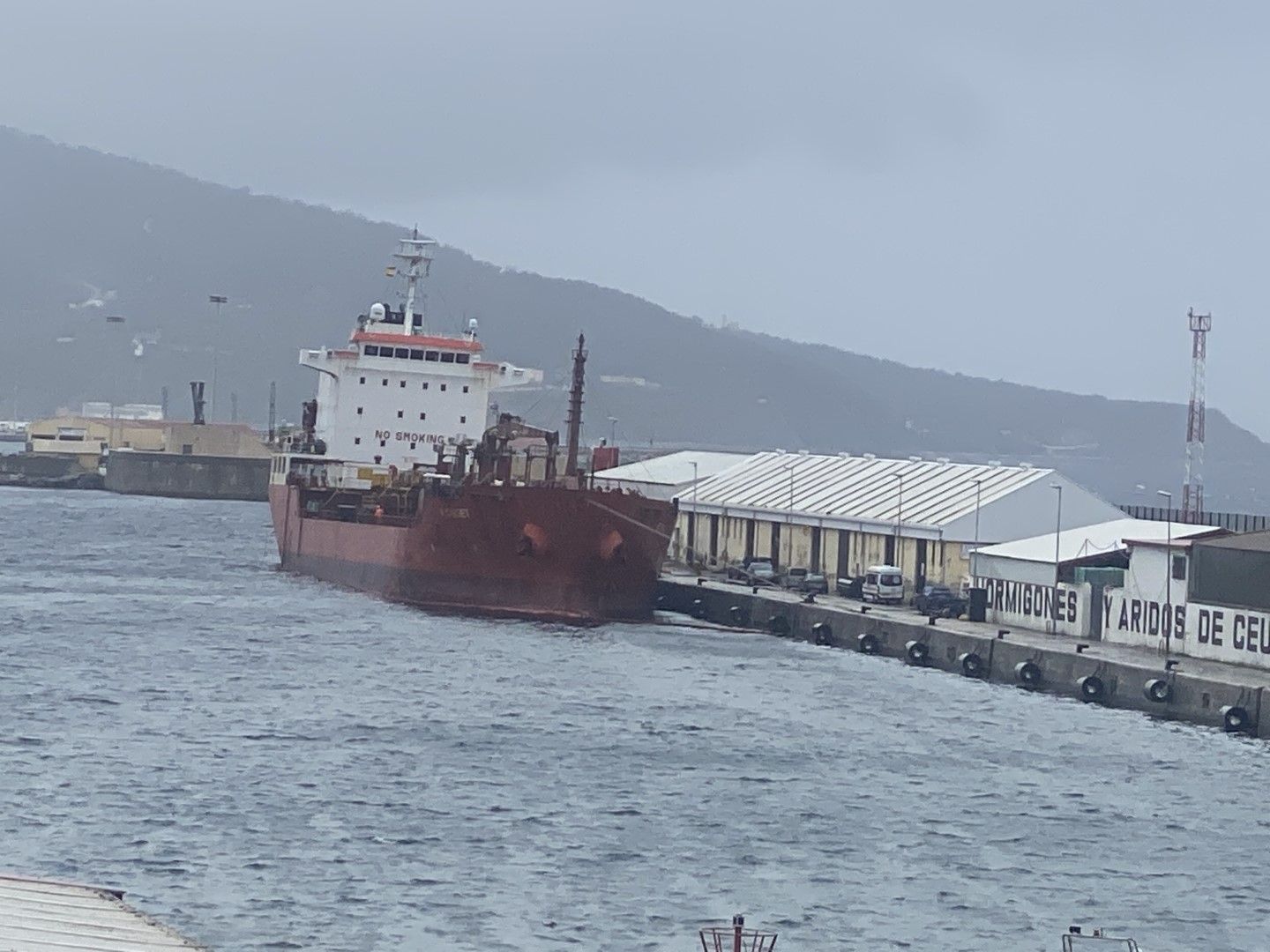 Vertido puerto Ceuta 2