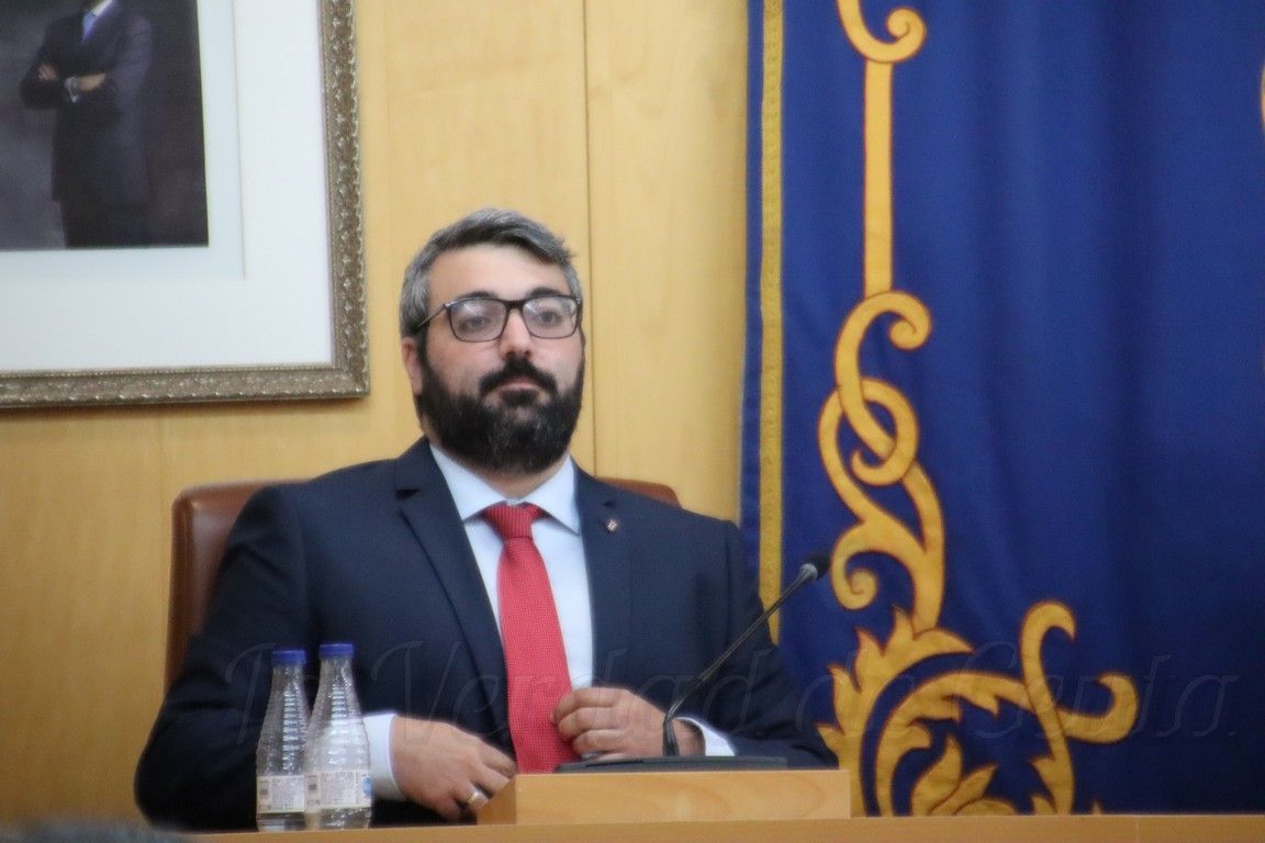 Reabierta la causa contra León por difundir el parte médico de una trabajadora en el chat del PSOE