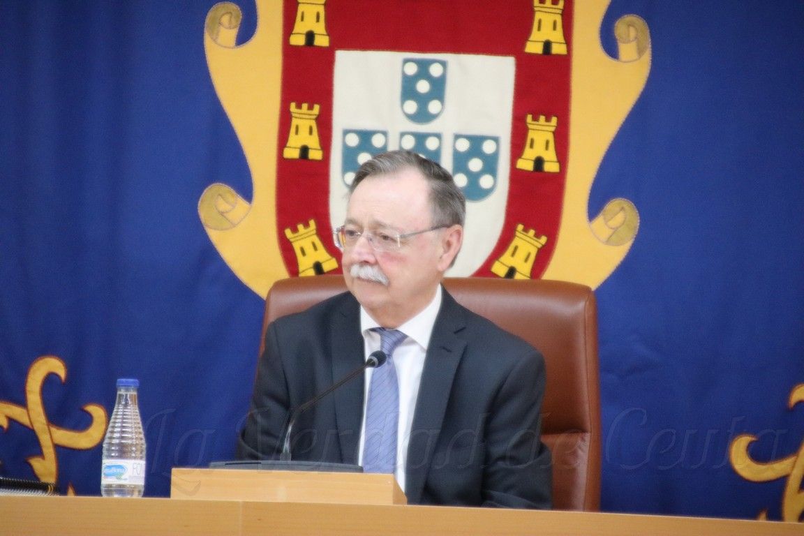 El PSOE acusa a Vivas de maniatar a la Asamblea "reduciendo sus decisiones a meras declaraciones de intenciones no vinculantes"