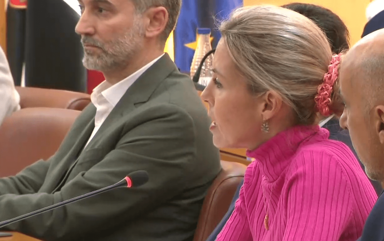 Teresa López acusa al gobierno local de que “nos están haciendo diferentes” al resto de españoles