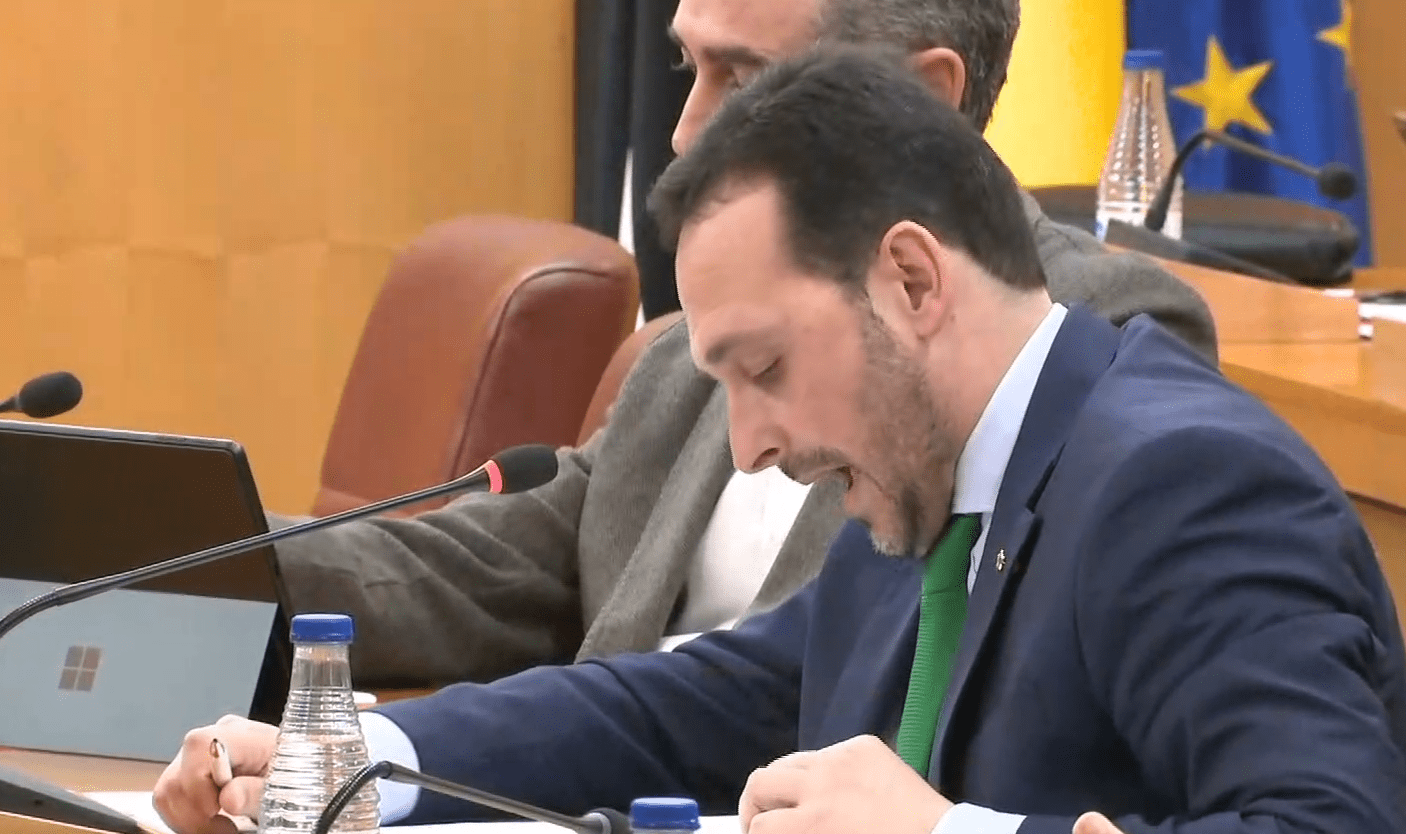 VOX propone crear una oficina de apoyo a la maternidad