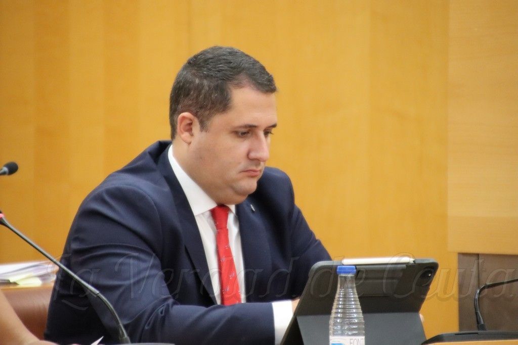El Pleno de Ceuta aprueba un comité para supervisar la aplicación de la ordenanza de taxis
