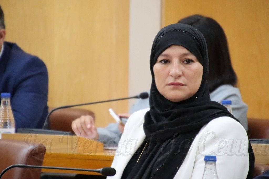 Hikma Mohamed deja el PSOE y pasa a ser diputada no adscrita
