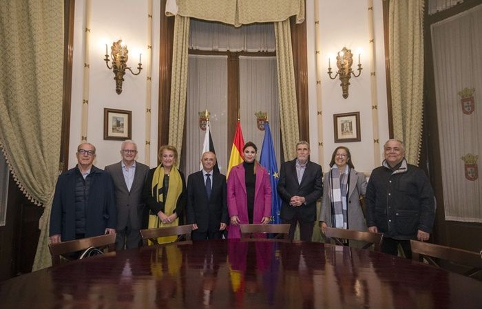 Nabila Benzina se reúne con miembros de la Sociedad Andaluza de Ginecología y Obstetricia