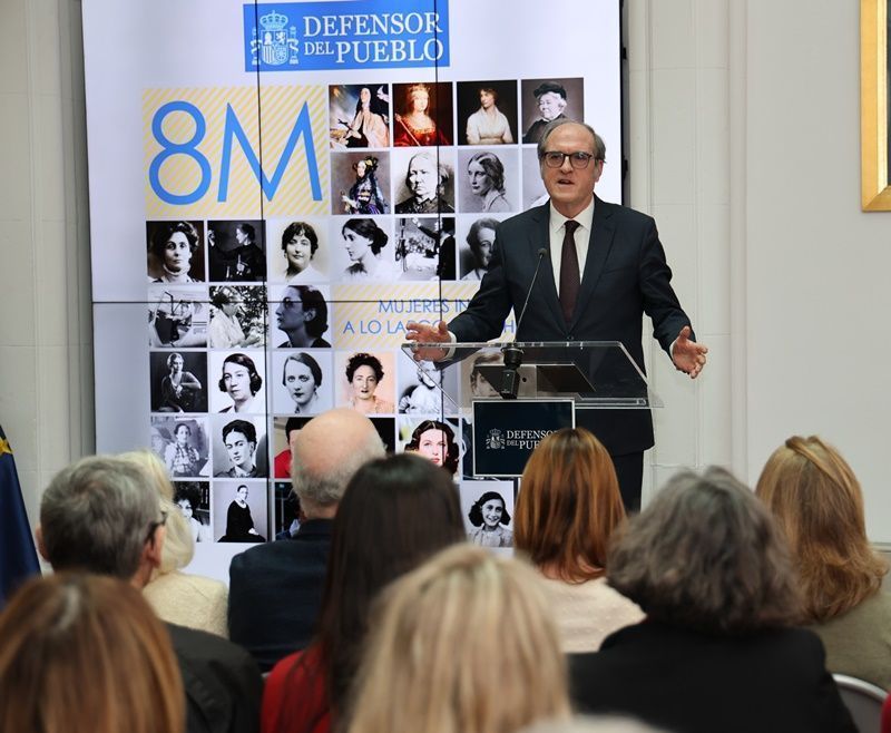El Defensor del Pueblo aboga por seguir combatiendo las desigualdades existentes en los derechos de las mujeres