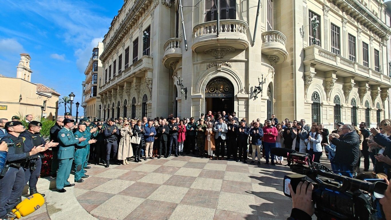 Nuestra ciudad guarda silencio por el asesinato de los dos guardias civiles en Barbate