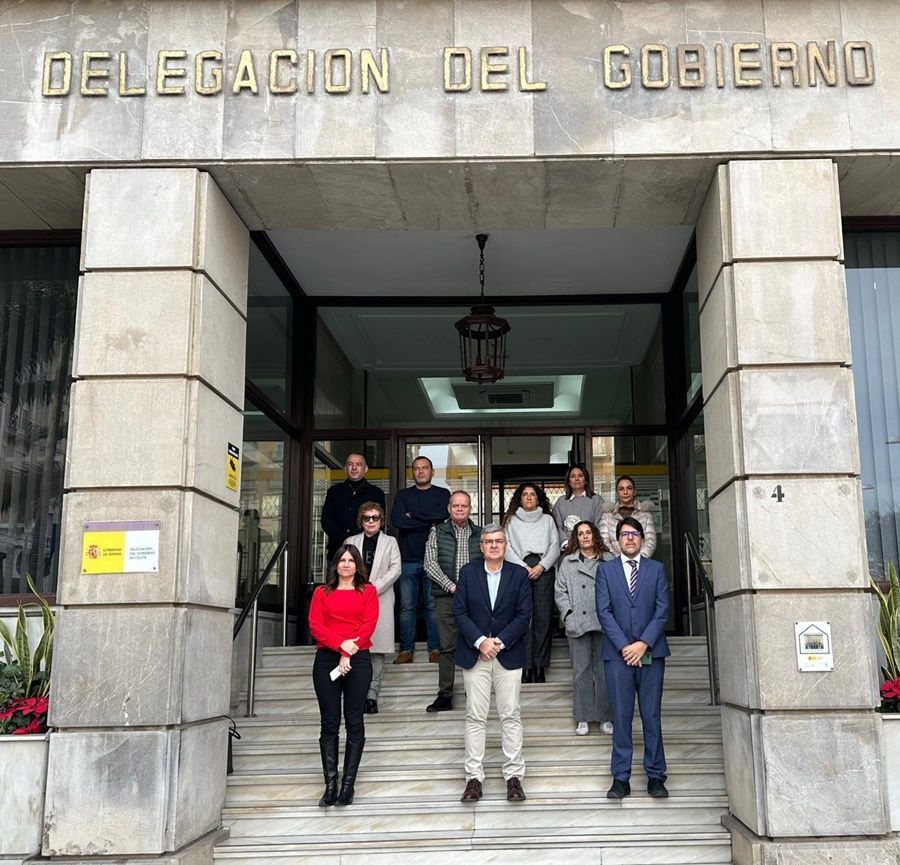 La Delegación del Gobierno guarda un minuto de silencio para condenar el asesinato de otra mujer