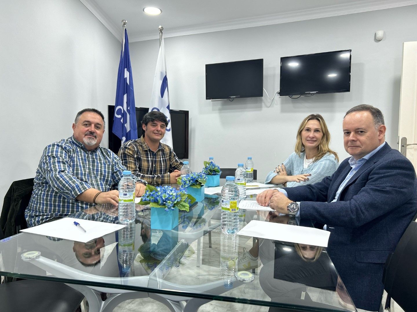 Javier Celaya y Cristina Díaz se reúnen con la Asociación Unificada de Militares Españoles 