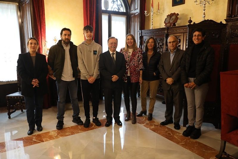 Vivas recibe a la presidenta de Extremadura María Guardiola