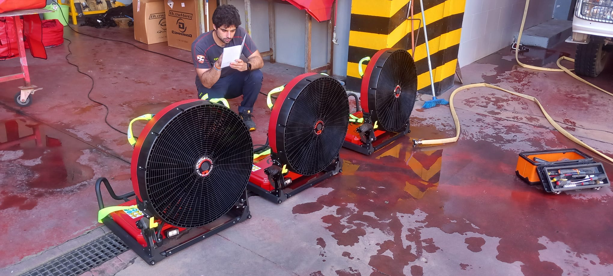 Los bomberos reciben nuevos equipos para la ventilación de locales, viviendas o edificios