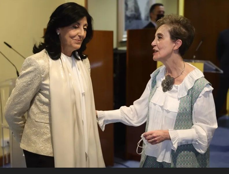 Casteleiro, actual Directora del CNI, y a la derecha Paz Esteban Ex-Directora