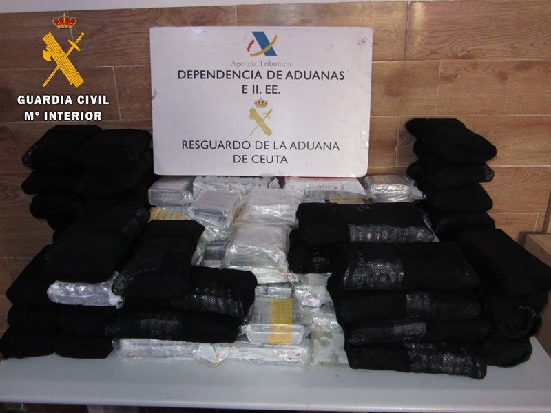 La Guardia Civil interviene más de 90 kilos de resina de hachís en una ambulancia