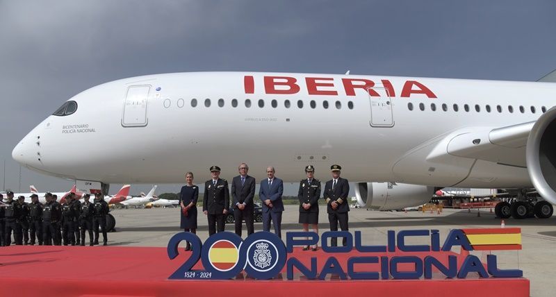Iberia bautiza su último A350 Next con el nombre de “Bicentenario Policía Nacional”