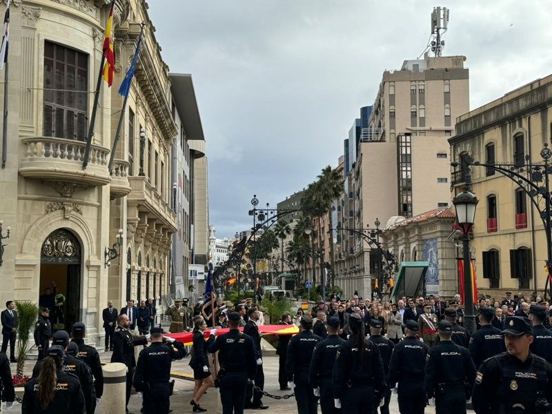 La Policía Nacional celebra sus 200 años en Ceuta con un izado de bandera 