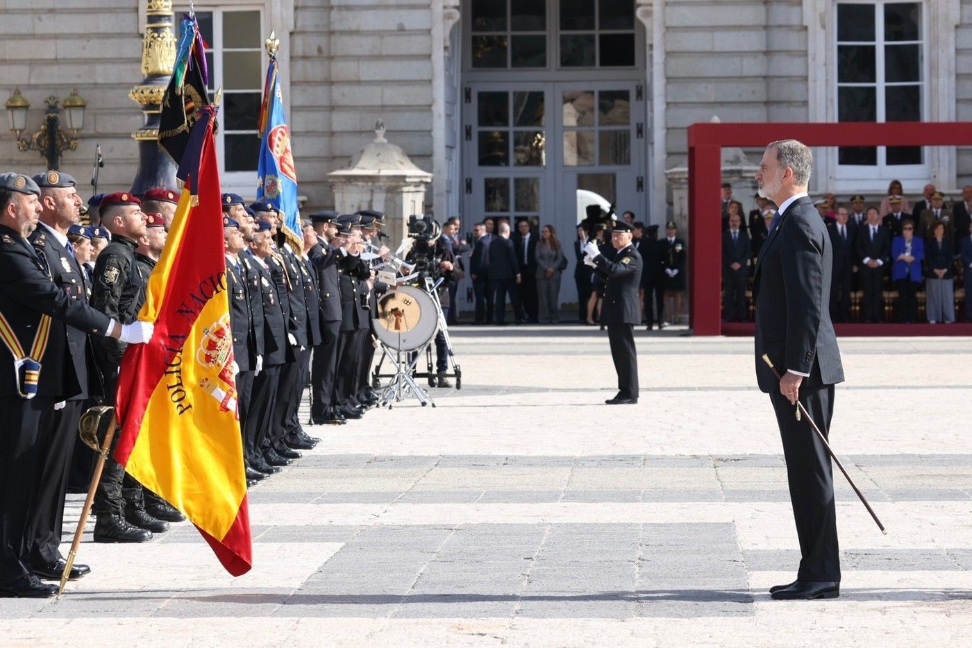 La Policía Nacional recibe la orden del Mérito Constitucional en su bicentenario. Imágenes: Casa Real