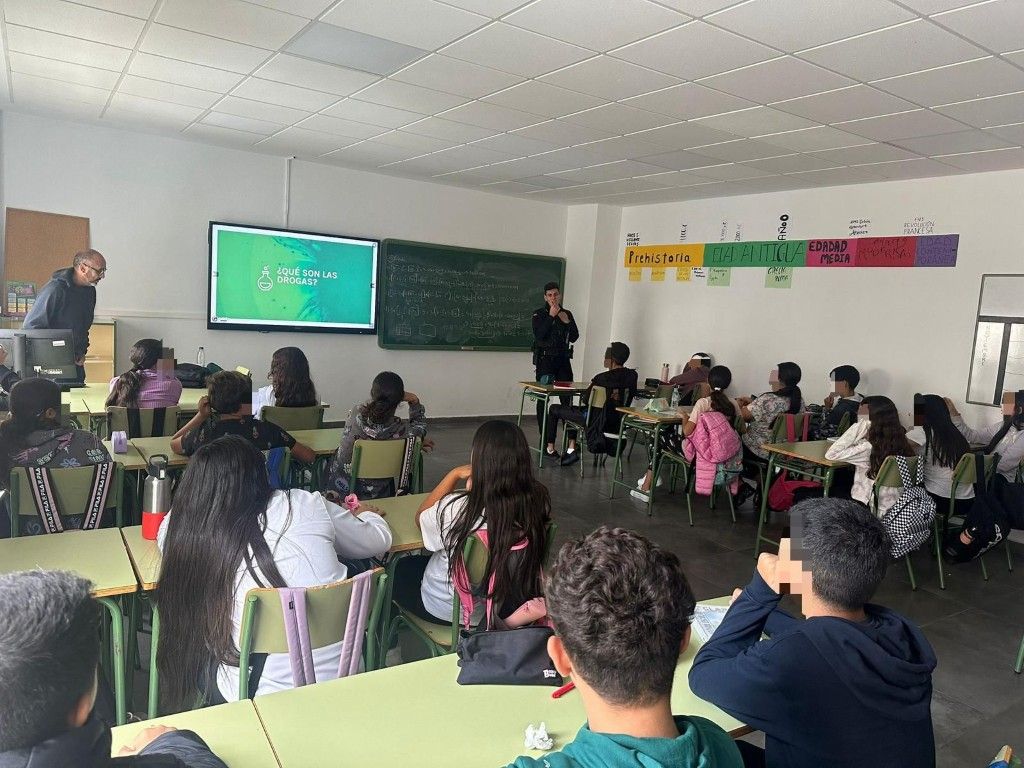 La Policía Local ofrece una charla sobre el consumo de drogas y alcohol