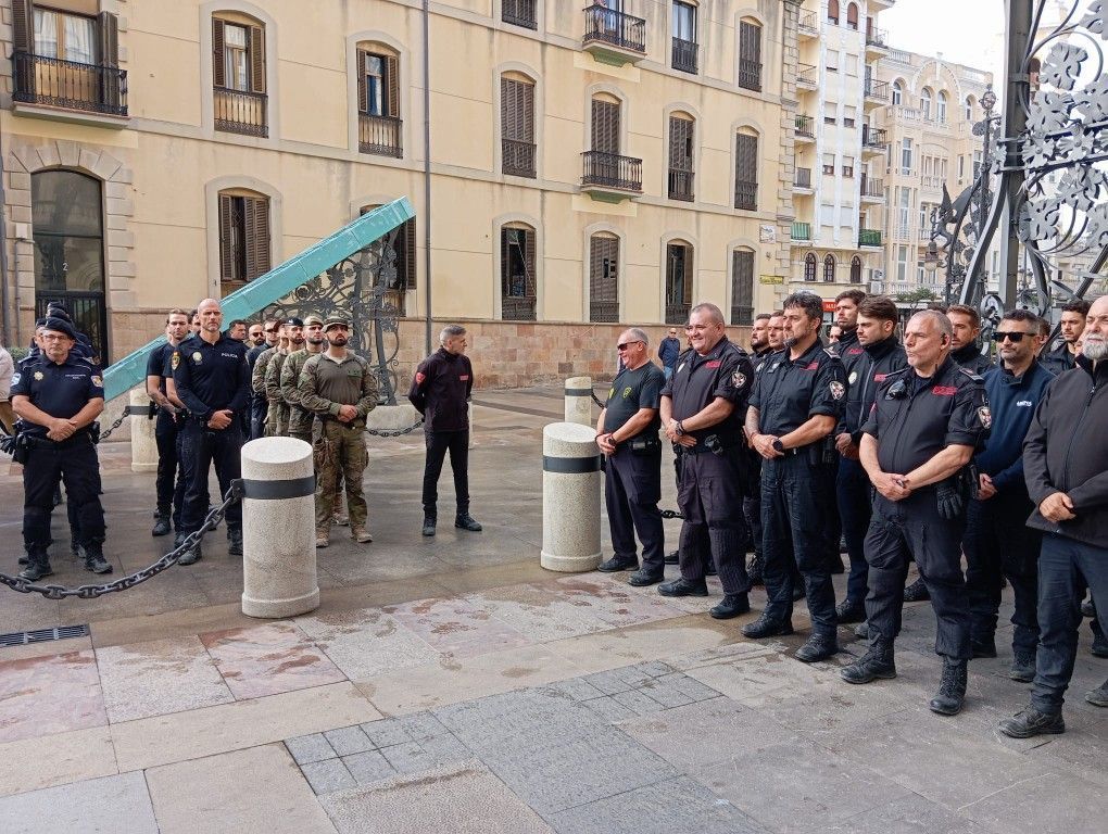 Un total de 120 agentes de toda España concluyen en Ceuta un curso de contención de masa